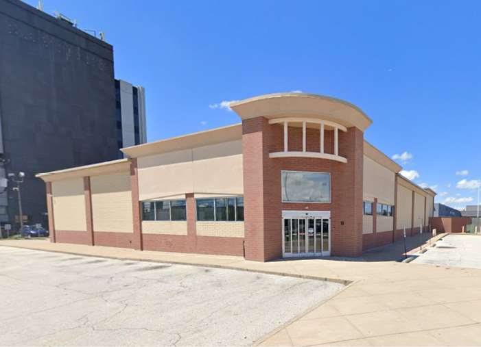 7200 W Cermak Rd Logo Image